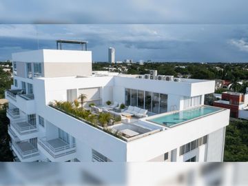 Penthouse con dos albercas, doble altura, rooftop, venta Montebello Mérida.
