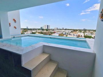 Penthouse con dos albercas, doble altura, rooftop, venta Montebello Mérida.
