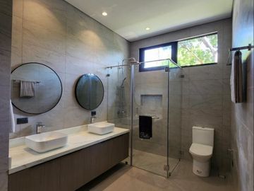 The Manila Southwoods Huge 2 BR (w/ Den) House!