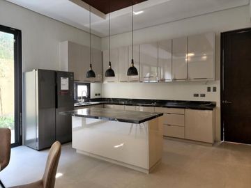 The Manila Southwoods Huge 2 BR (w/ Den) House!