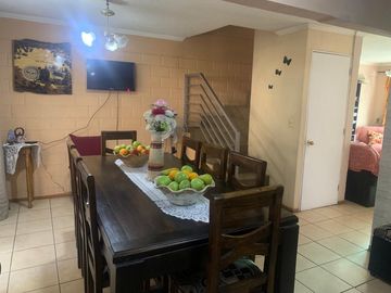 Vende Casa Cuatro Dormitorios Estacionamiento