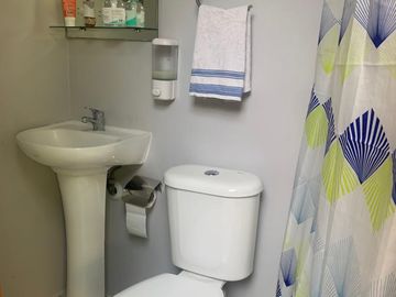 Vende Casa Cuatro Dormitorios Estacionamiento