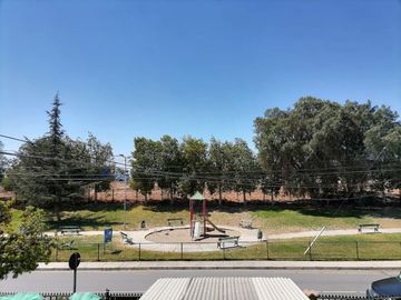 Vende Casa Cuatro Dormitorios Estacionamiento