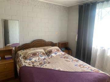 Vende Casa Cuatro Dormitorios Estacionamiento