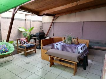 Vende Casa Cuatro Dormitorios Estacionamiento