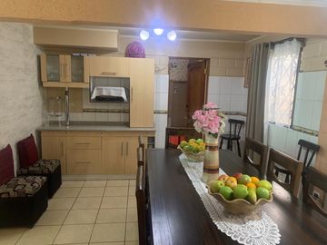 Vende Casa Cuatro Dormitorios Estacionamiento
