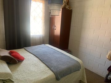 Vende Casa Cuatro Dormitorios Estacionamiento