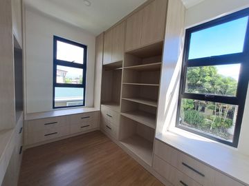 5BR House and Lot in BF Homes