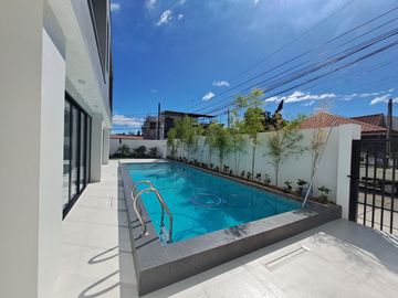 5BR House and Lot in BF Homes