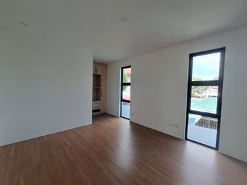 5BR House and Lot in BF Homes