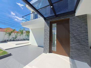 5BR House and Lot in BF Homes