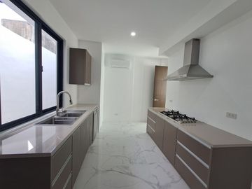 5BR House and Lot in BF Homes