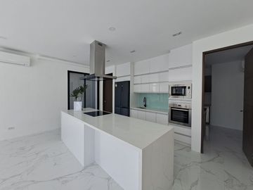 5BR House and Lot in BF Homes