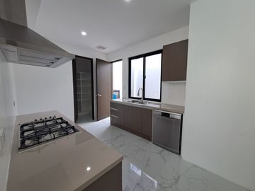 5BR House and Lot in BF Homes