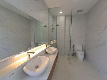 5BR House and Lot in BF Homes