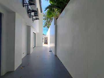 5BR House and Lot in BF Homes