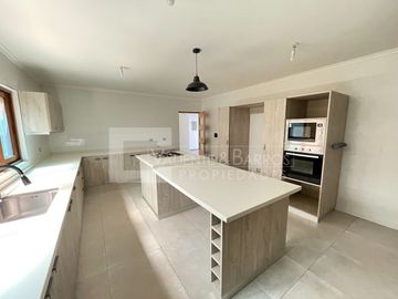 GRAN CASA EN VENTA EN DOÑA MATILDE - MACHALI