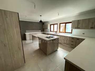 GRAN CASA EN VENTA EN DOÑA MATILDE - MACHALI