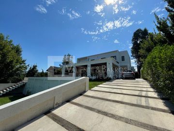GRAN CASA EN VENTA EN DOÑA MATILDE - MACHALI