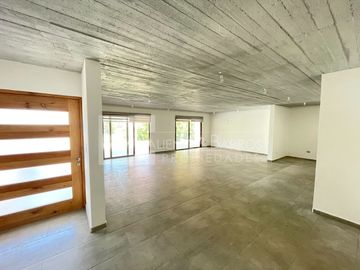 GRAN CASA EN VENTA EN DOÑA MATILDE - MACHALI