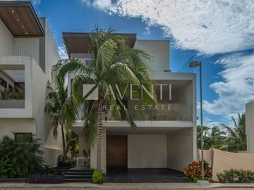 Casa en Venta en laguna 1 residencial en Puerto Cancún, Quintana Roo.
