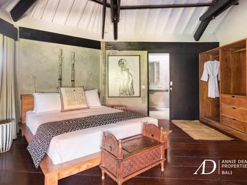 LEASEHOLD TROPICAL BALINESE DESIGN 4-BEDROOM IN SEMINYAK