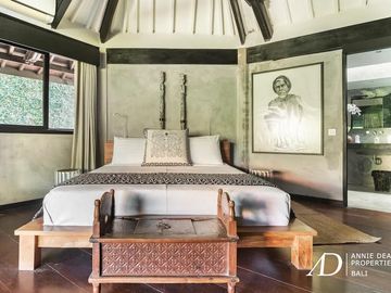 LEASEHOLD TROPICAL BALINESE DESIGN 4-BEDROOM IN SEMINYAK