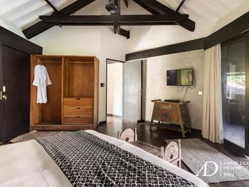 LEASEHOLD TROPICAL BALINESE DESIGN 4-BEDROOM IN SEMINYAK