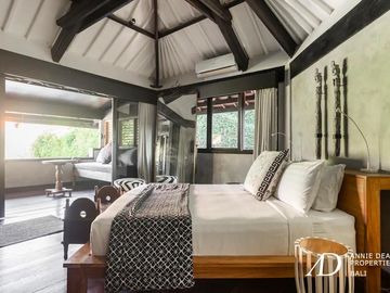LEASEHOLD TROPICAL BALINESE DESIGN 4-BEDROOM IN SEMINYAK