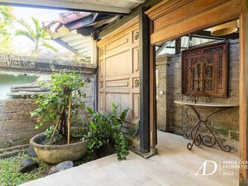 LEASEHOLD TROPICAL BALINESE DESIGN 4-BEDROOM IN SEMINYAK