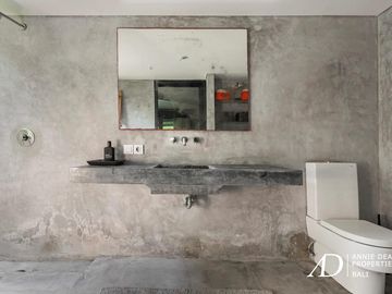 LEASEHOLD TROPICAL BALINESE DESIGN 4-BEDROOM IN SEMINYAK