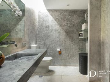 LEASEHOLD TROPICAL BALINESE DESIGN 4-BEDROOM IN SEMINYAK