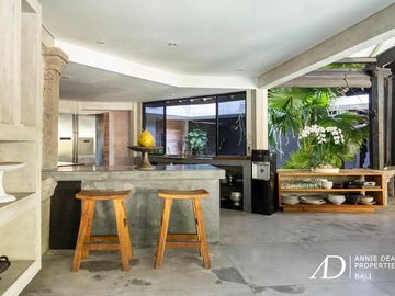 LEASEHOLD TROPICAL BALINESE DESIGN 4-BEDROOM IN SEMINYAK