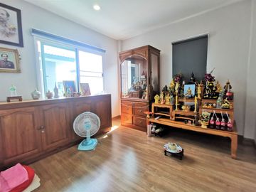 ขายด่วน!!! ราคาพิเศษสุด บ้านเดี่ยว ทำเลดี หมู่บ้าน เซนโทร วัชรพล หลังมุม ติดถนนสุขาภิบาล 5 ใกล้ทางด่วน บ้านหลังใหญ่ พื้นที่ 64.2 ตรว. 4 ห้องนอน 3 ห้อง