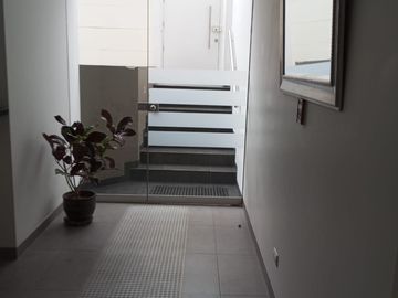 SURCO BAJO DE PRECIO!!!!!!!!! URB. LOS ROSALES VENTA COMODO DUPLEX EN 1ER PISO.