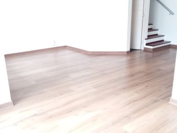 SURCO BAJO DE PRECIO!!!!!!!!! URB. LOS ROSALES VENTA COMODO DUPLEX EN 1ER PISO.