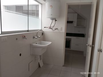 SURCO BAJO DE PRECIO!!!!!!!!! URB. LOS ROSALES VENTA COMODO DUPLEX EN 1ER PISO.