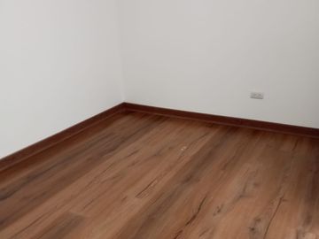 SURCO BAJO DE PRECIO!!!!!!!!! URB. LOS ROSALES VENTA COMODO DUPLEX EN 1ER PISO.