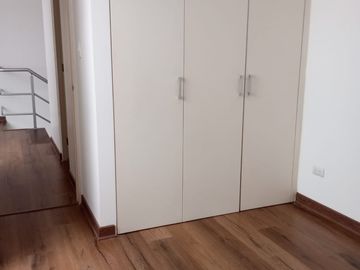 SURCO BAJO DE PRECIO!!!!!!!!! URB. LOS ROSALES VENTA COMODO DUPLEX EN 1ER PISO.