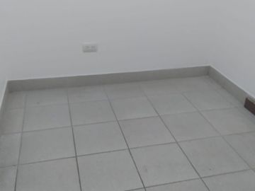 SURCO BAJO DE PRECIO!!!!!!!!! URB. LOS ROSALES VENTA COMODO DUPLEX EN 1ER PISO.