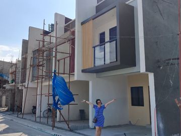 Malanday Valenzuela Brand New Townhouse 3 BR, 2 T&B, with front parking