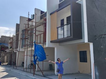 Malanday Valenzuela Brand New Townhouse 3 BR, 2 T&B, with front parking