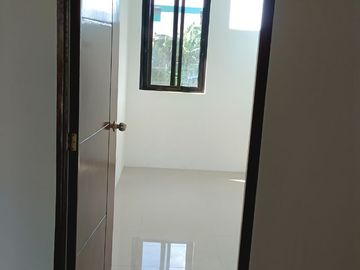 Malanday Valenzuela Brand New Townhouse 3 BR, 2 T&B, with front parking