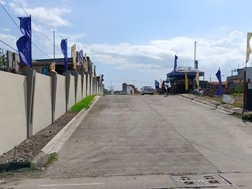 Malanday Valenzuela Brand New Townhouse 3 BR, 2 T&B, with front parking