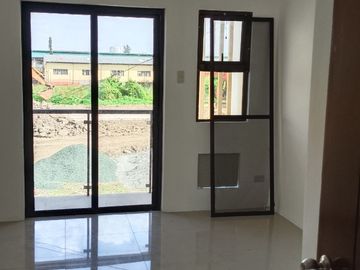 Malanday Valenzuela Brand New Townhouse 3 BR, 2 T&B, with front parking