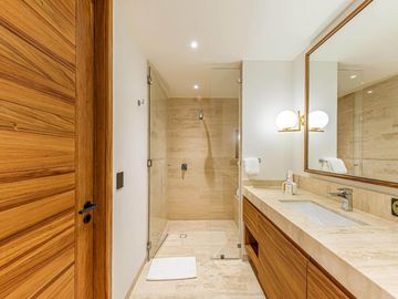 Condominio con roof común con vista al mar, alberca, jacuzzi y gym, en venta, Corredor Turístico, San José del Cabo.