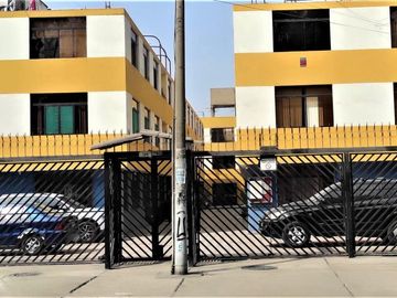 Venta De Departamento en 1er piso, con Espacio en Azotea, y Estacionamiento