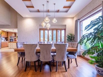 Lujosa y amplia villa en venta, exclusivo sector Vista Linda, con 1.000m2T