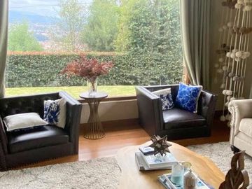 Lujosa y amplia villa en venta, exclusivo sector Vista Linda, con 1.000m2T