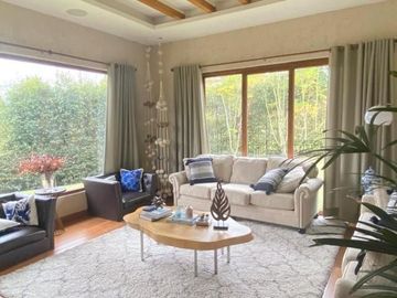 Lujosa y amplia villa en venta, exclusivo sector Vista Linda, con 1.000m2T